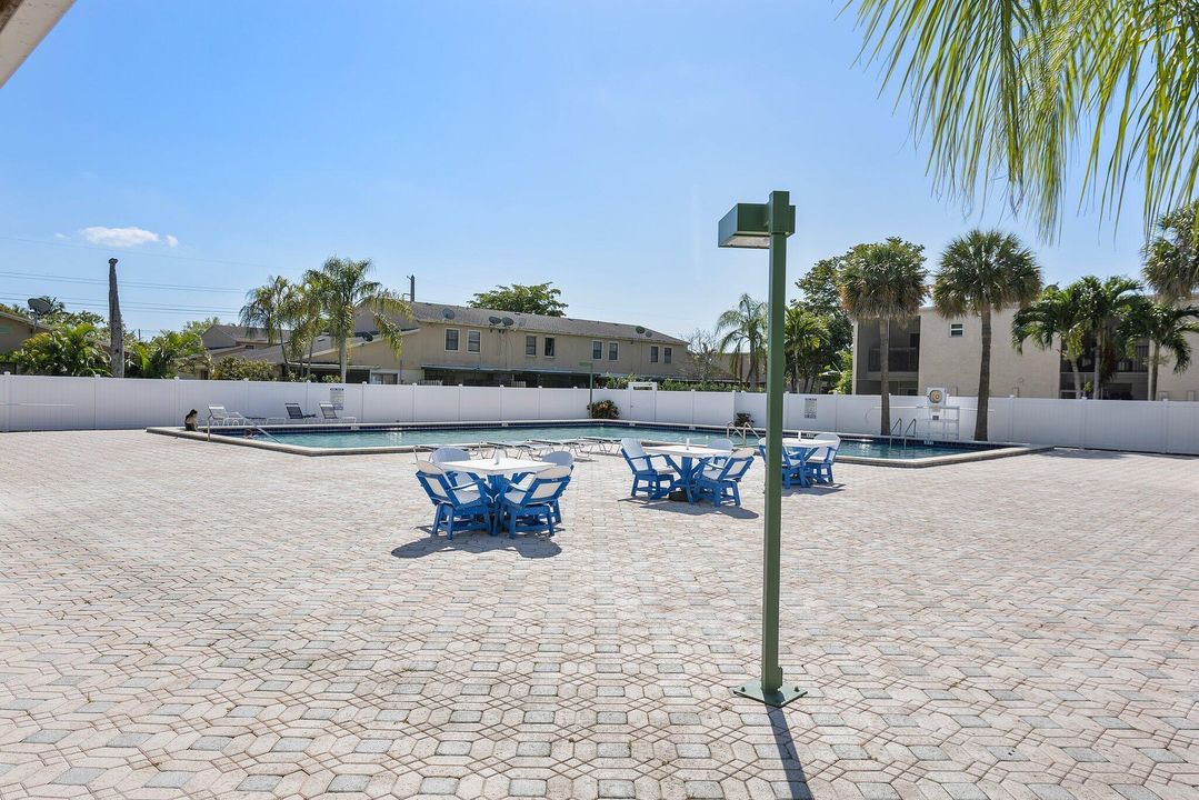 待售: $189,000 (2 贝兹, 2 浴室, 1150 平方英尺)