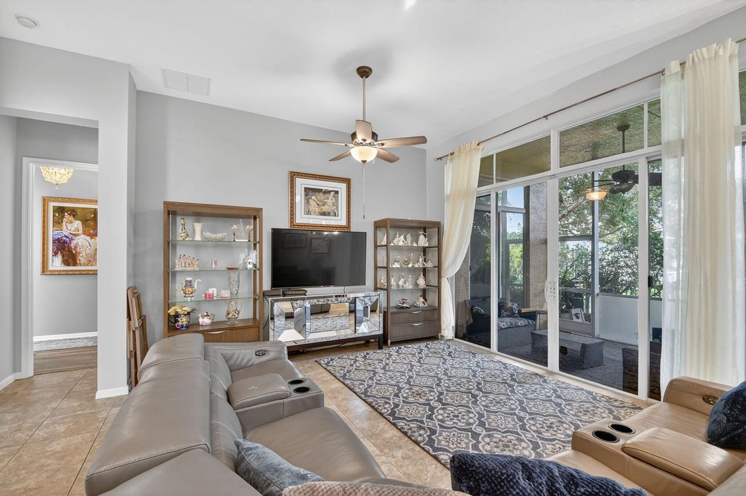 En Venta: $515,000 (2 camas, 2 baños, 2364 Pies cuadrados)