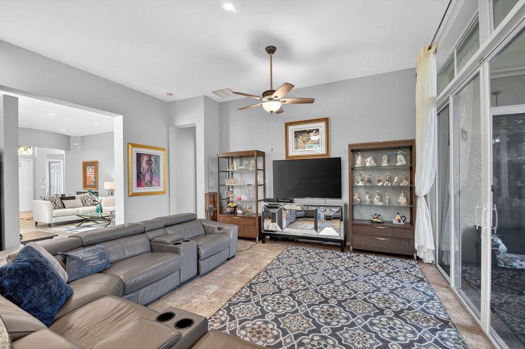 En Venta: $515,000 (2 camas, 2 baños, 2364 Pies cuadrados)