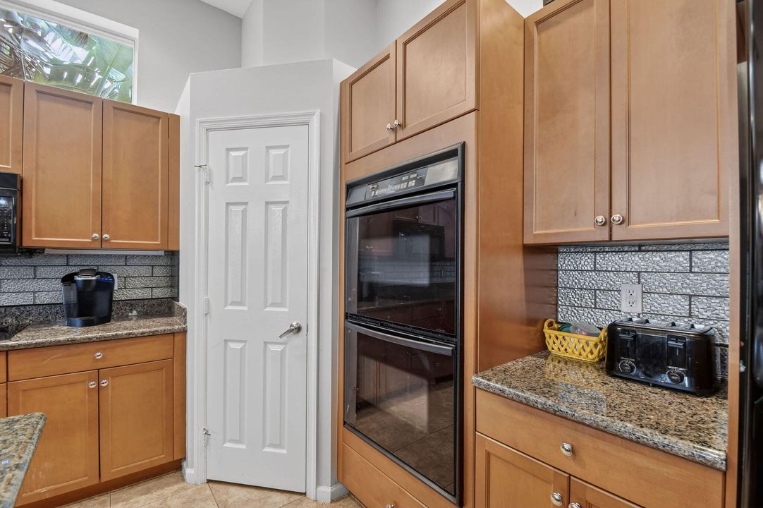 En Venta: $515,000 (2 camas, 2 baños, 2364 Pies cuadrados)