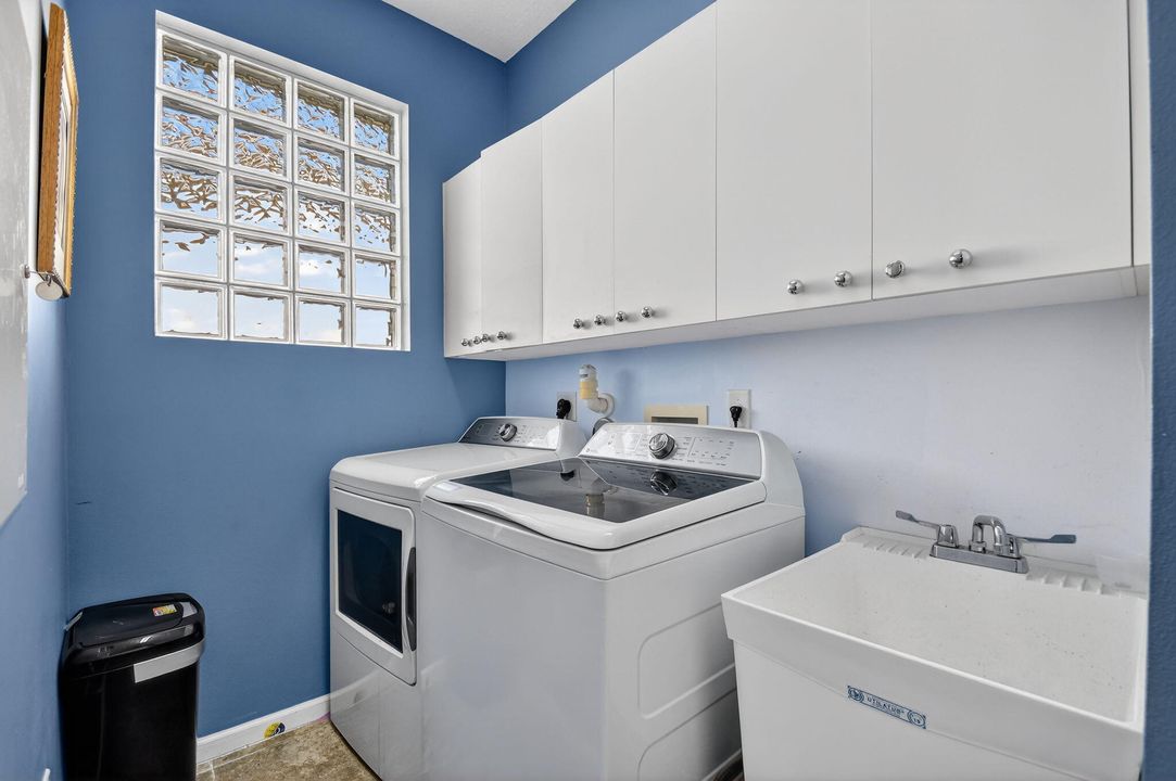 En Venta: $515,000 (2 camas, 2 baños, 2364 Pies cuadrados)