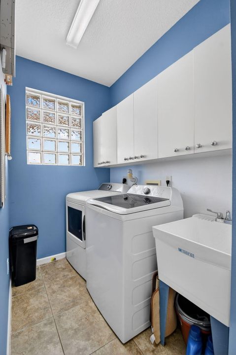 En Venta: $515,000 (2 camas, 2 baños, 2364 Pies cuadrados)