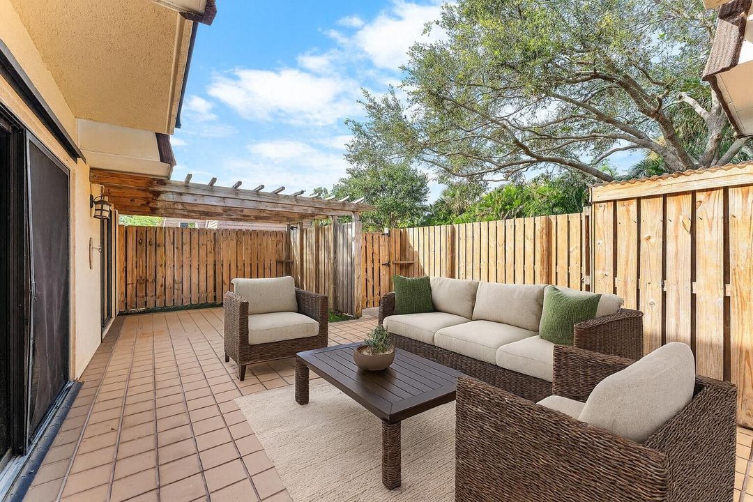 En Venta: $369,900 (2 camas, 2 baños, 1596 Pies cuadrados)