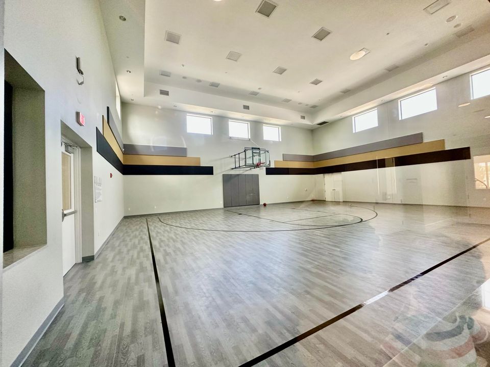 For Rent: $10,000 (6 beds, 5 baths, 4321 Square Feet)