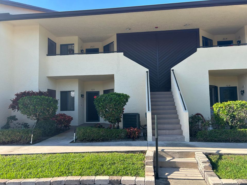 For Sale: $219,900 (2 beds, 2 baths, 1196 Square Feet)