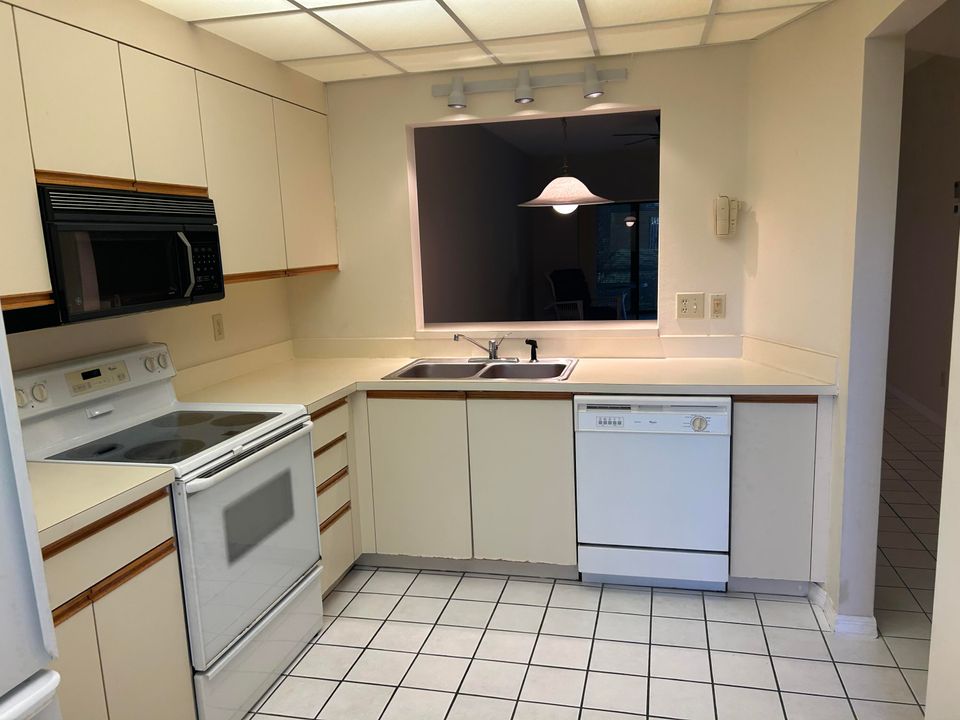 For Sale: $219,900 (2 beds, 2 baths, 1196 Square Feet)