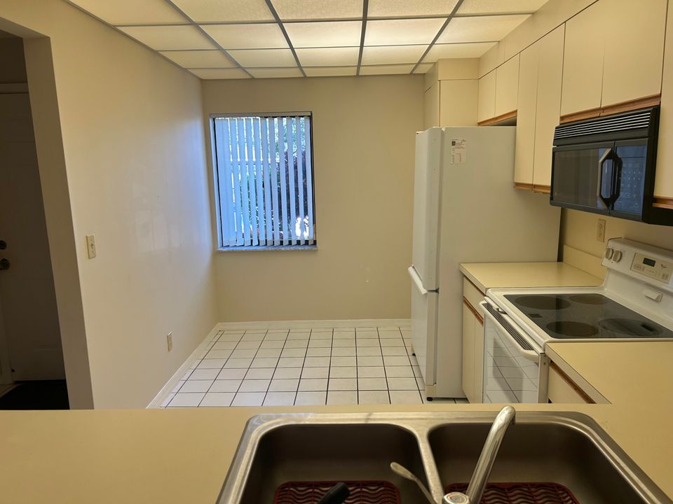 For Sale: $219,900 (2 beds, 2 baths, 1196 Square Feet)