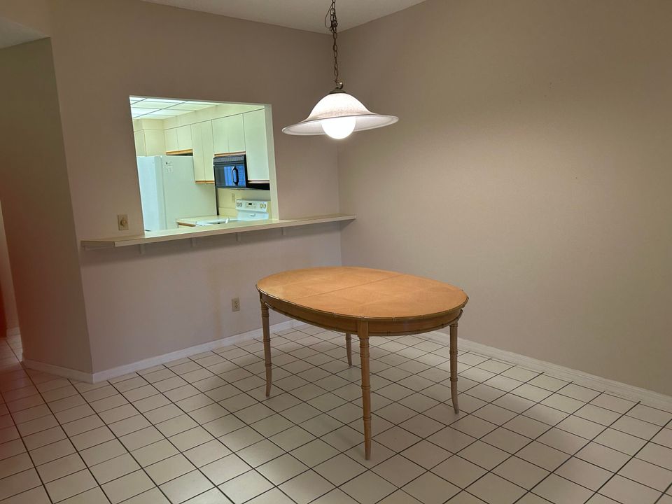 For Sale: $219,900 (2 beds, 2 baths, 1196 Square Feet)