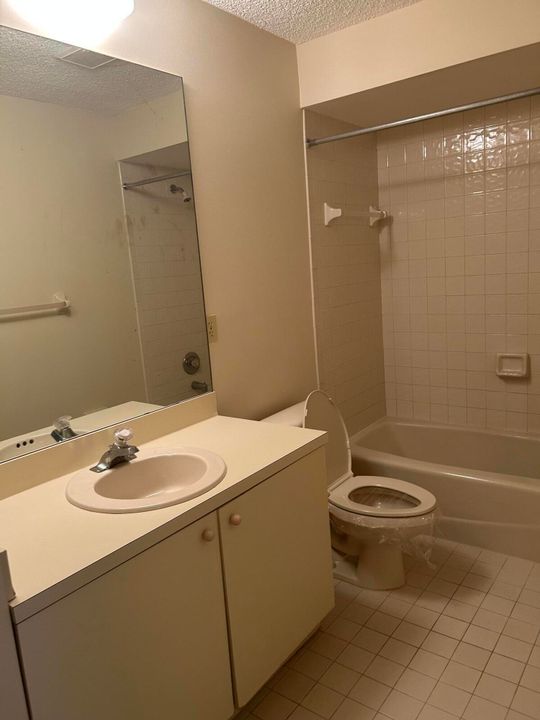 For Sale: $219,900 (2 beds, 2 baths, 1196 Square Feet)