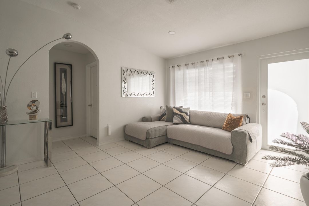 На продажу: $549,000 (4 спален, 2 ванн, 1492 Квадратных фут)