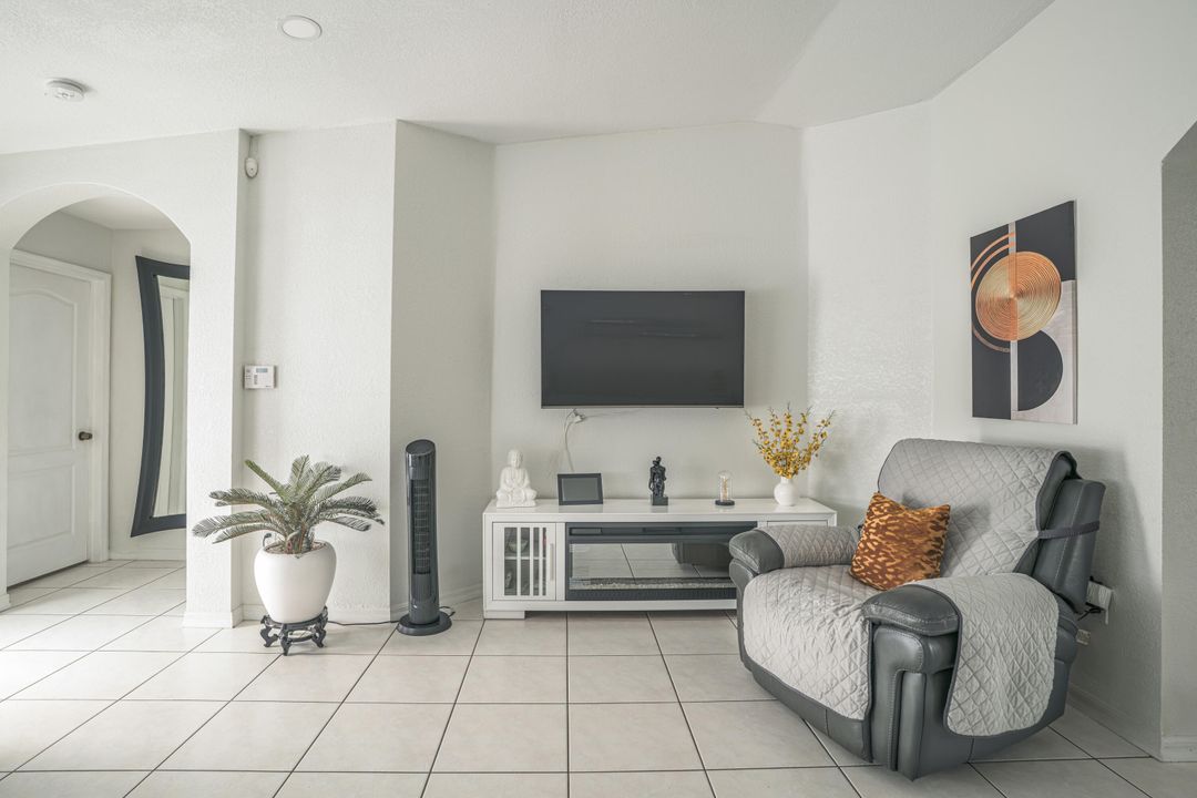 На продажу: $549,000 (4 спален, 2 ванн, 1492 Квадратных фут)