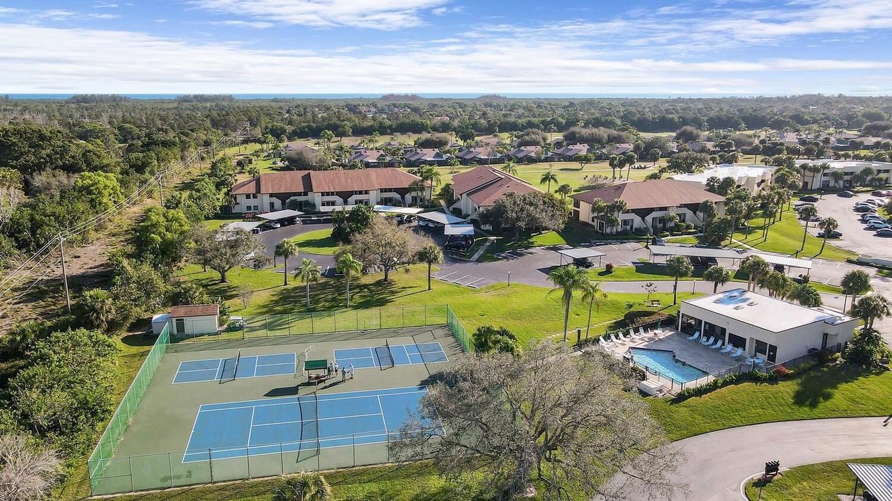 For Sale: $219,900 (2 beds, 2 baths, 1196 Square Feet)