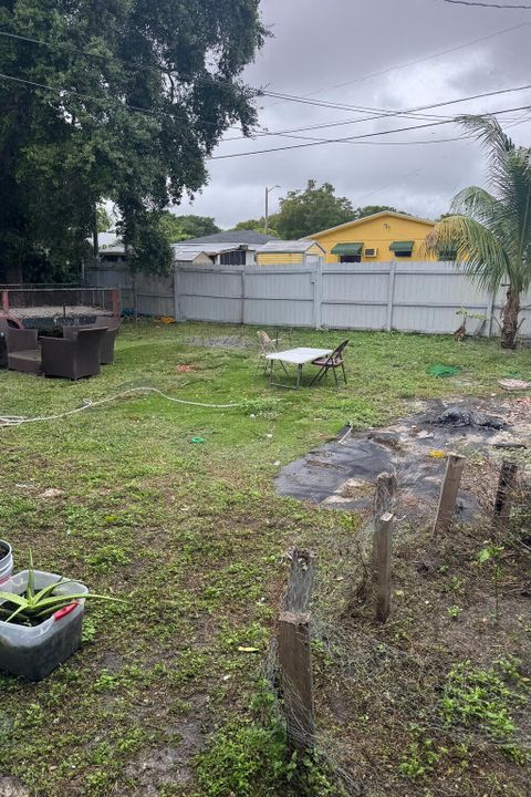 待售: $425,000 (3 贝兹, 1 浴室, 1202 平方英尺)