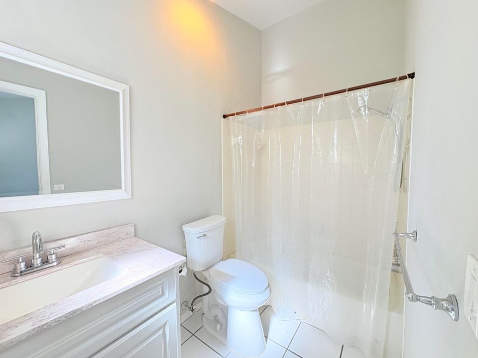 En Venta: $300,000 (2 camas, 2 baños, 1012 Pies cuadrados)