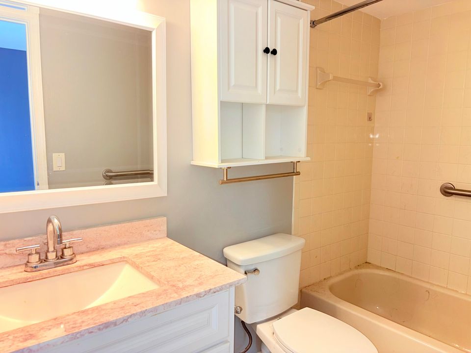 En Venta: $300,000 (2 camas, 2 baños, 1012 Pies cuadrados)