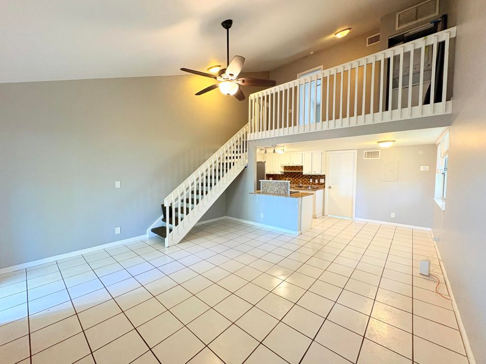 En Venta: $300,000 (2 camas, 2 baños, 1012 Pies cuadrados)