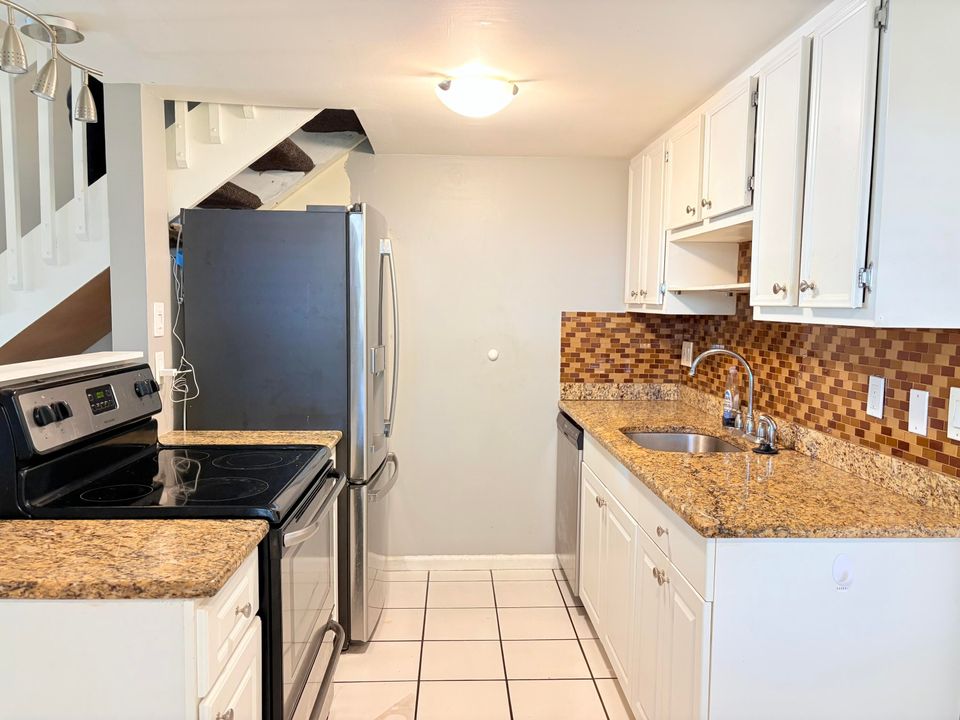 En Venta: $300,000 (2 camas, 2 baños, 1012 Pies cuadrados)