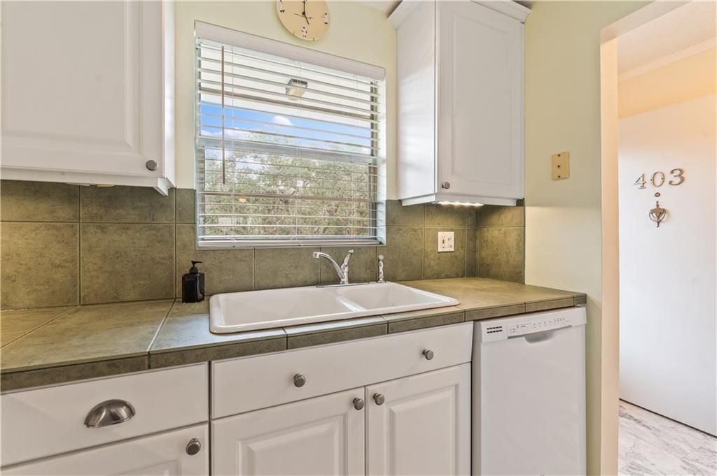 На продажу: $325,000 (2 спален, 2 ванн, 1200 Квадратных фут)