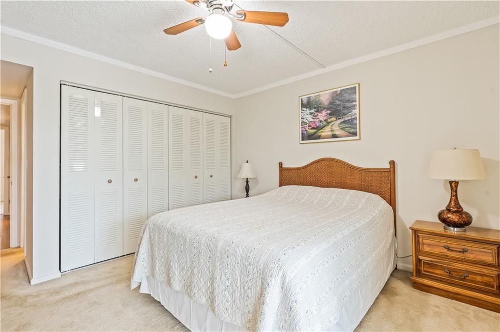 На продажу: $325,000 (2 спален, 2 ванн, 1200 Квадратных фут)