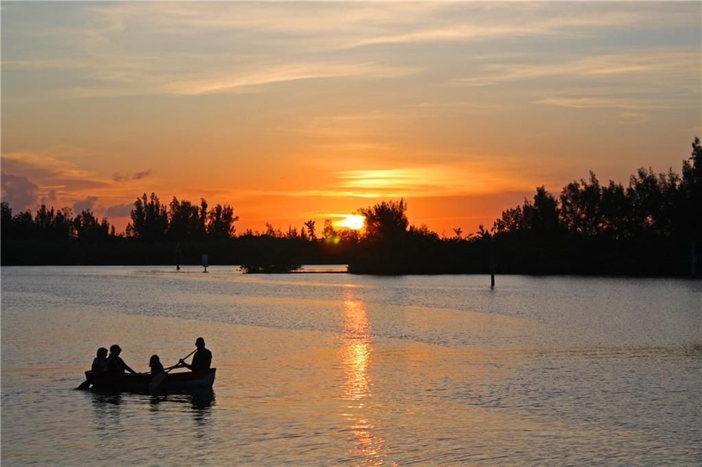 На продажу: $325,000 (2 спален, 2 ванн, 1200 Квадратных фут)