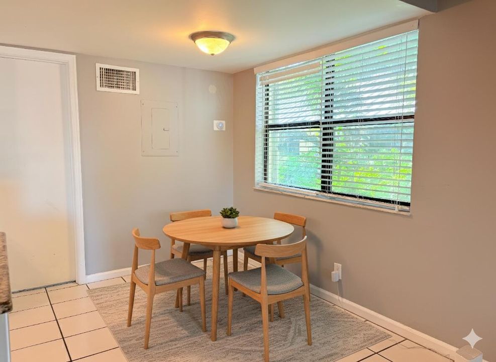 En Venta: $300,000 (2 camas, 2 baños, 1012 Pies cuadrados)