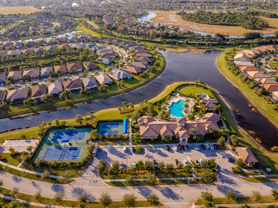 For Sale: $465,000 (2 beds, 2 baths, 1577 Square Feet)