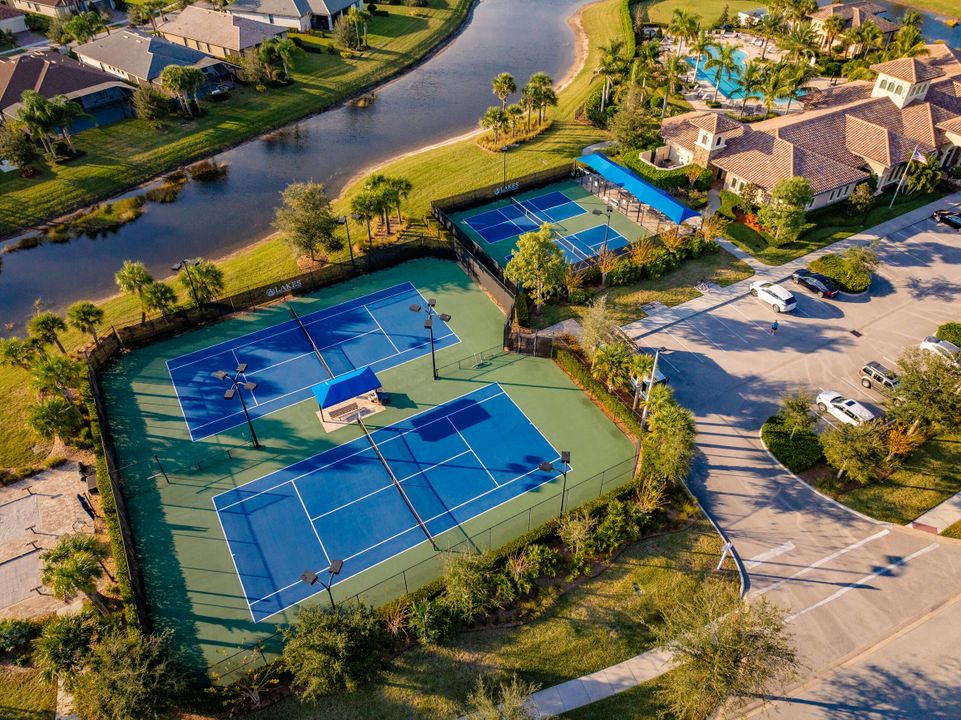 For Sale: $465,000 (2 beds, 2 baths, 1577 Square Feet)