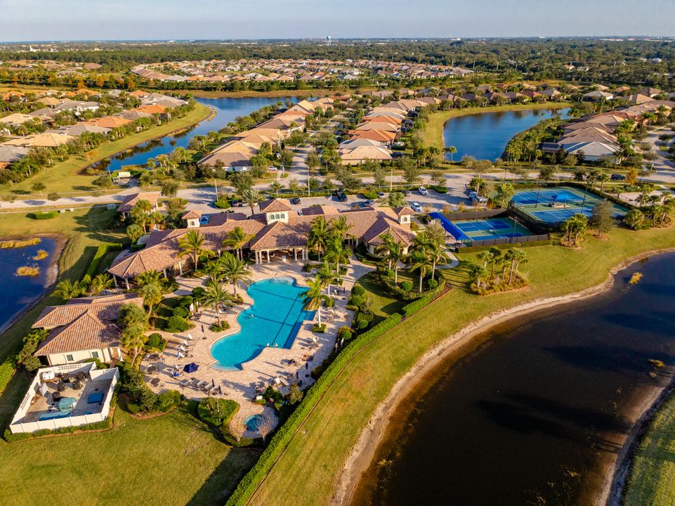 For Sale: $465,000 (2 beds, 2 baths, 1577 Square Feet)