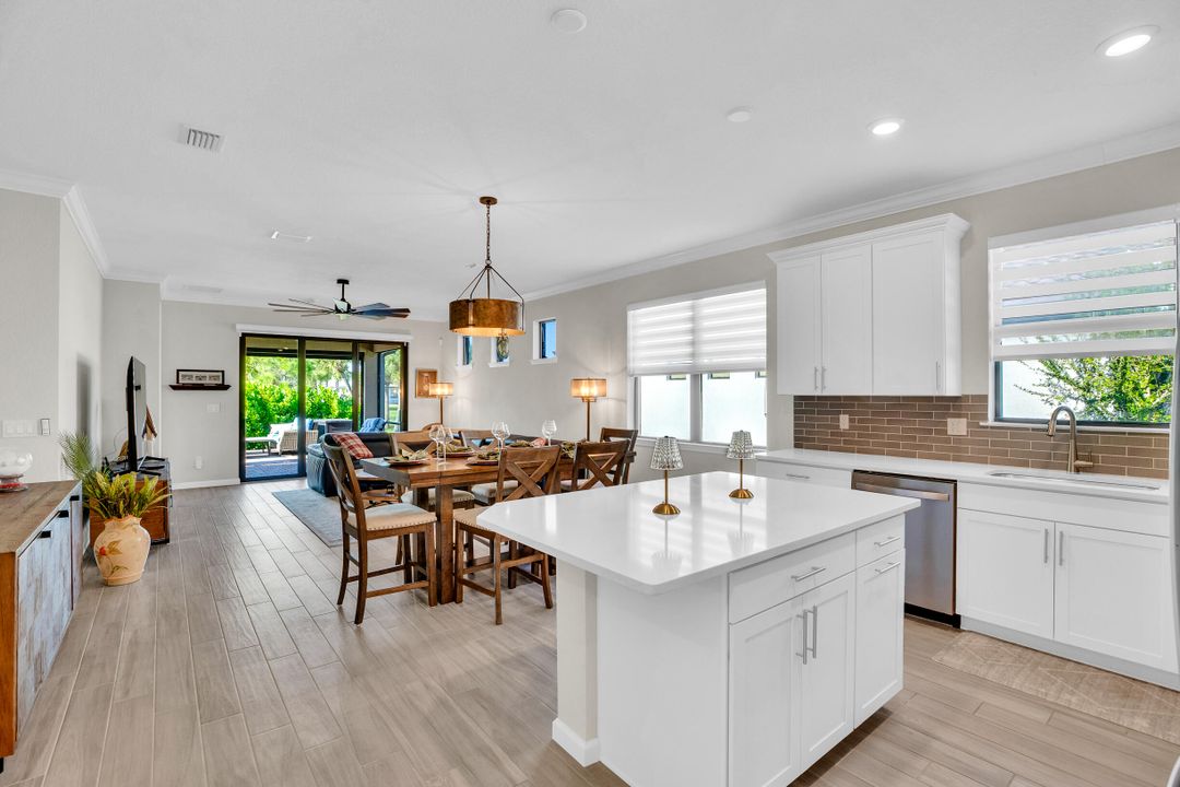 For Sale: $465,000 (2 beds, 2 baths, 1577 Square Feet)