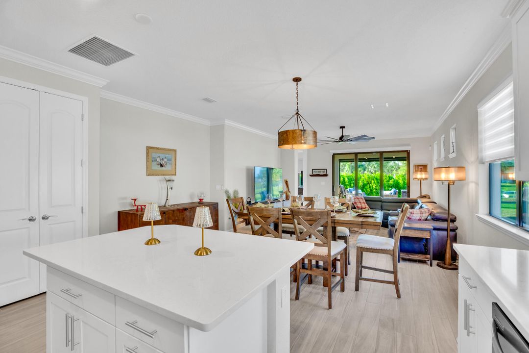 For Sale: $465,000 (2 beds, 2 baths, 1577 Square Feet)