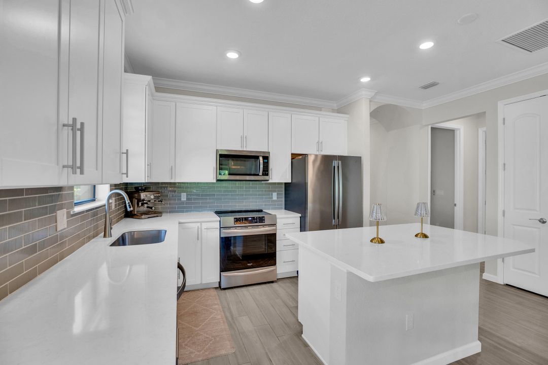 For Sale: $465,000 (2 beds, 2 baths, 1577 Square Feet)