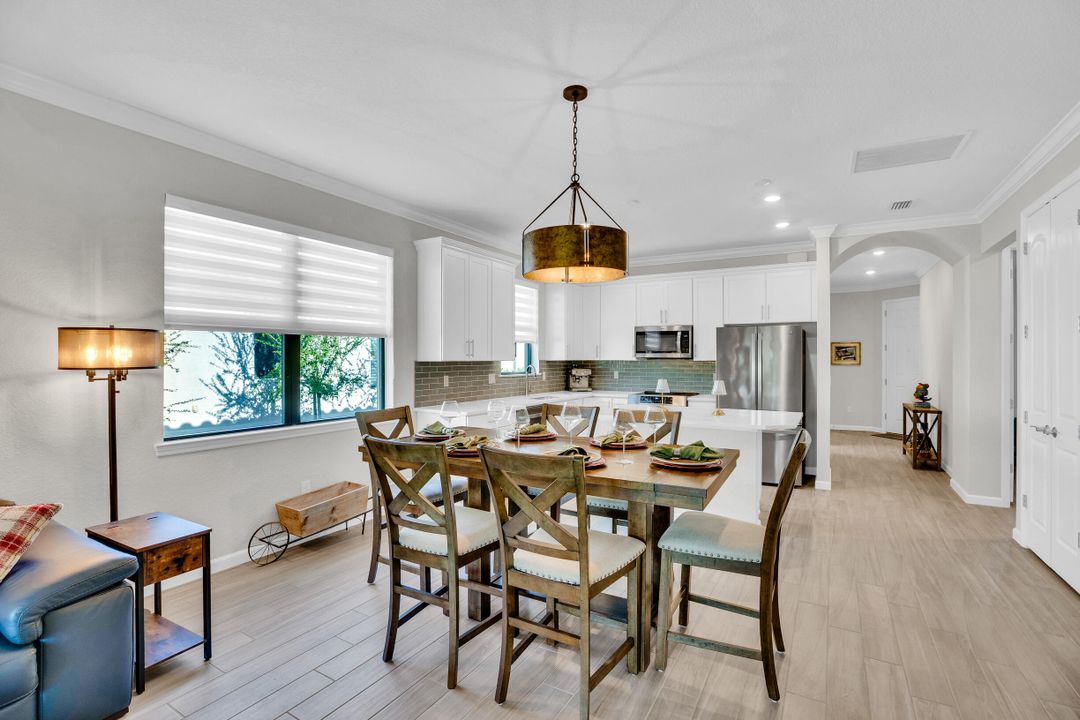 For Sale: $465,000 (2 beds, 2 baths, 1577 Square Feet)