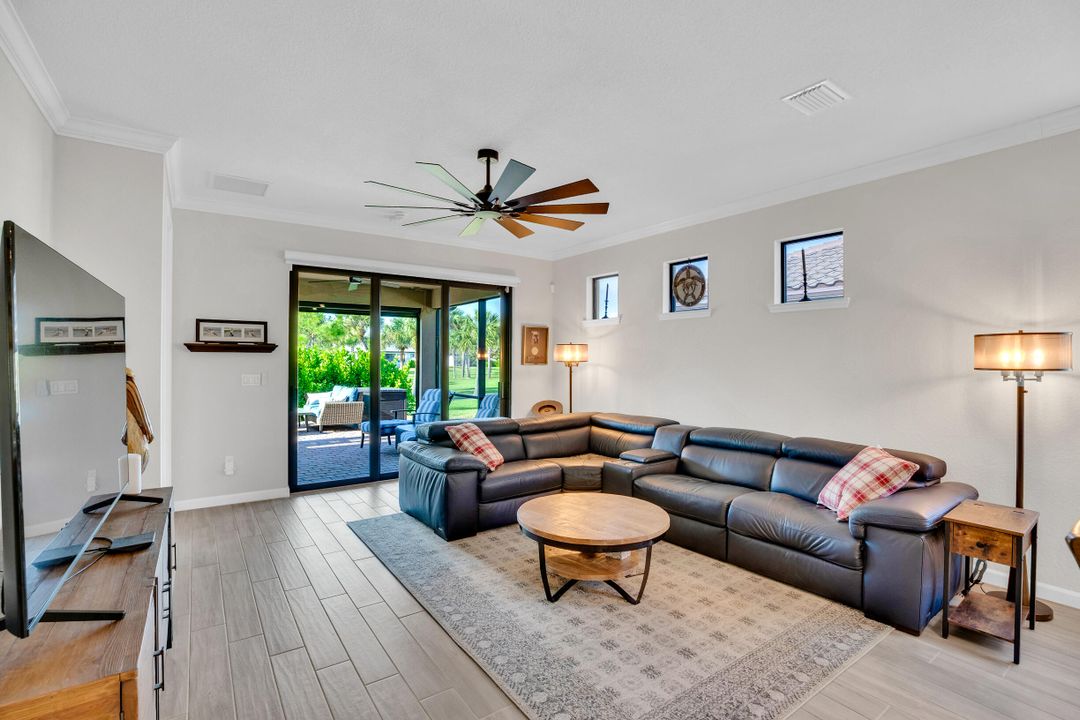 For Sale: $465,000 (2 beds, 2 baths, 1577 Square Feet)