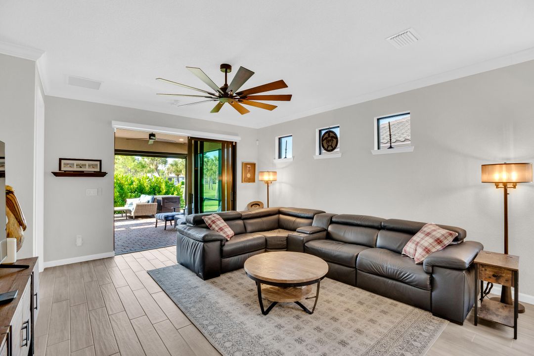 For Sale: $465,000 (2 beds, 2 baths, 1577 Square Feet)