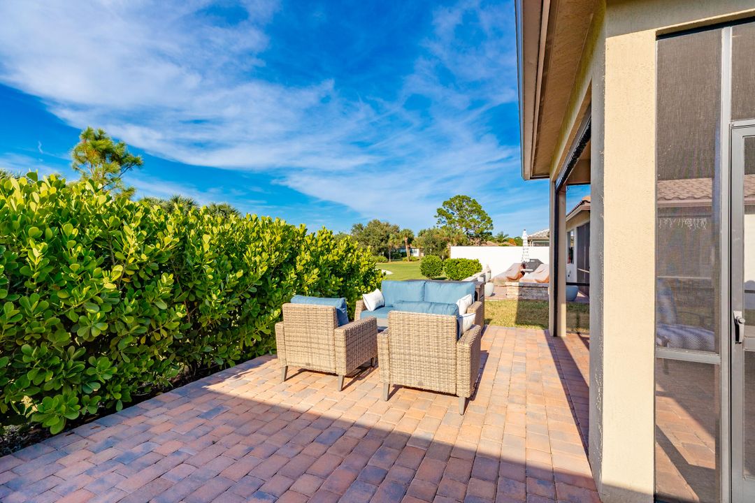 For Sale: $465,000 (2 beds, 2 baths, 1577 Square Feet)