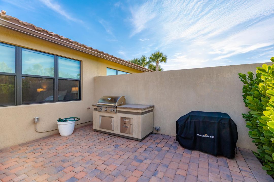 For Sale: $465,000 (2 beds, 2 baths, 1577 Square Feet)