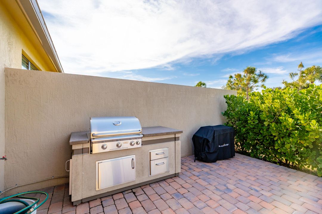 For Sale: $465,000 (2 beds, 2 baths, 1577 Square Feet)