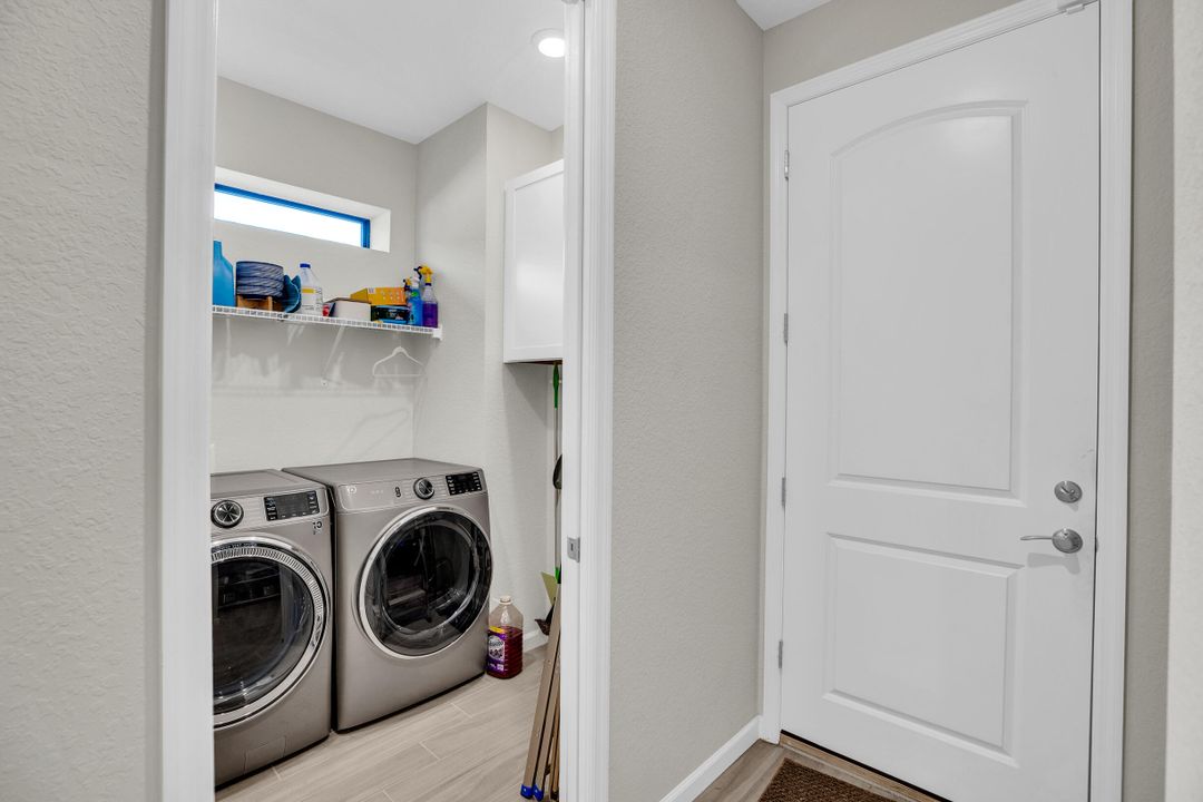 For Sale: $465,000 (2 beds, 2 baths, 1577 Square Feet)