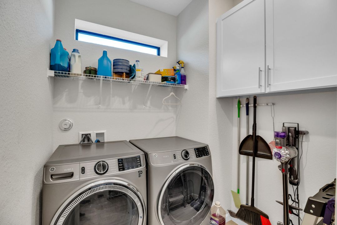 For Sale: $465,000 (2 beds, 2 baths, 1577 Square Feet)