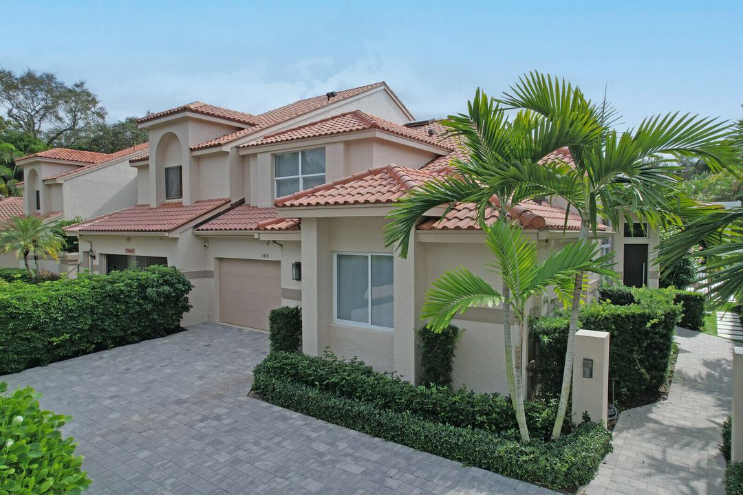 For Sale: $3,595,000 (3 beds, 4 baths, 2616 Square Feet)