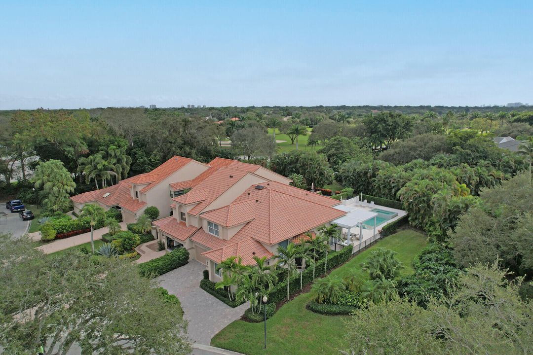 For Sale: $3,595,000 (3 beds, 4 baths, 2616 Square Feet)