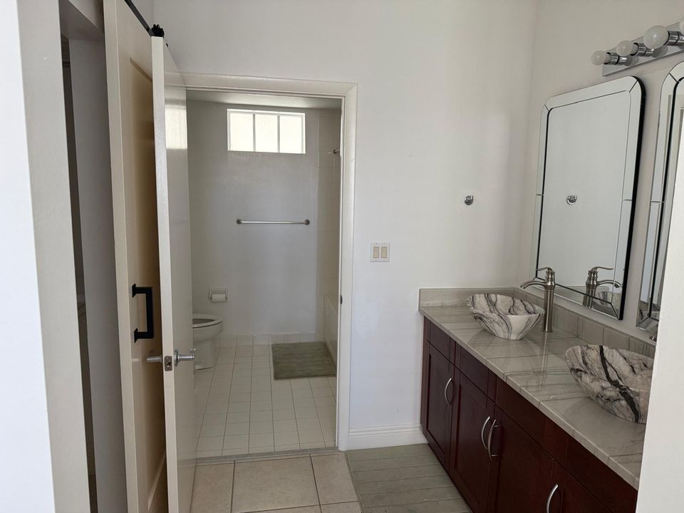 En Venta: $365,000 (2 camas, 2 baños, 1042 Pies cuadrados)