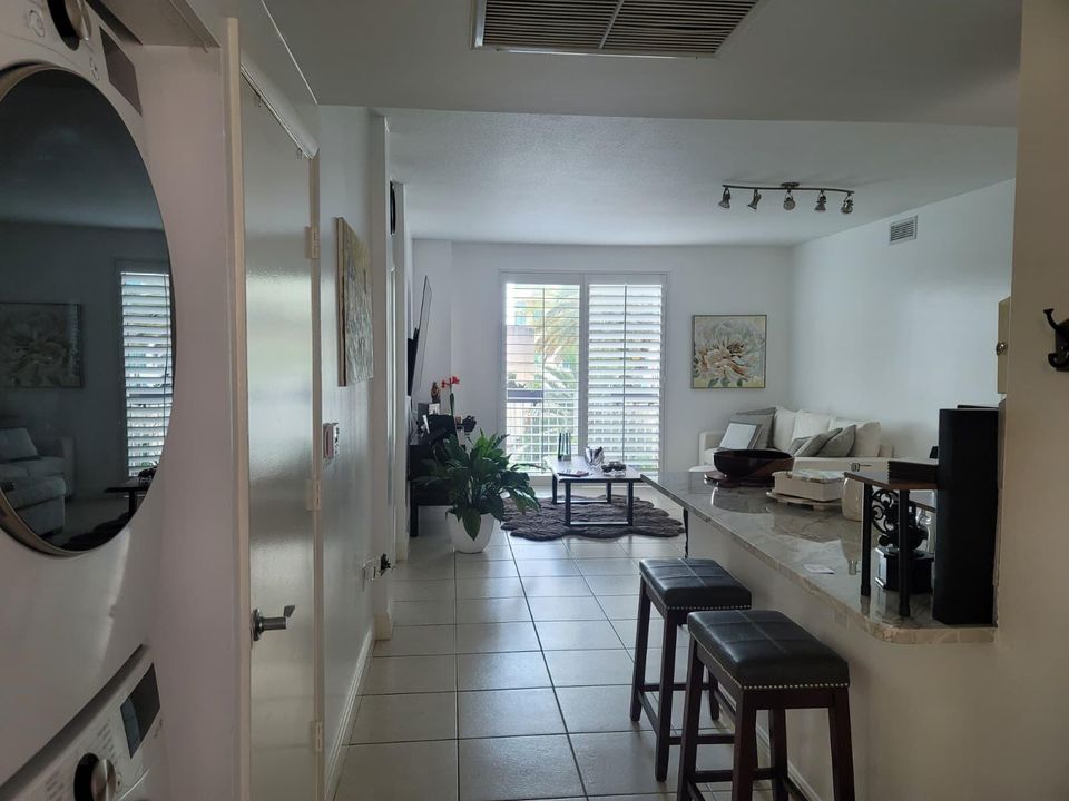 En Venta: $365,000 (2 camas, 2 baños, 1042 Pies cuadrados)