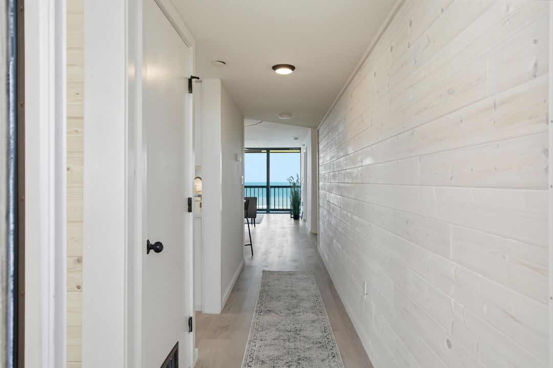 For Sale: $440,000 (1 beds, 2 baths, 1011 Square Feet)