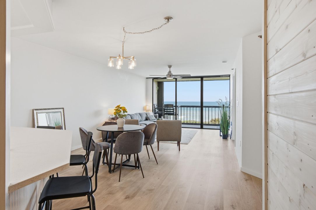 For Sale: $440,000 (1 beds, 2 baths, 1011 Square Feet)