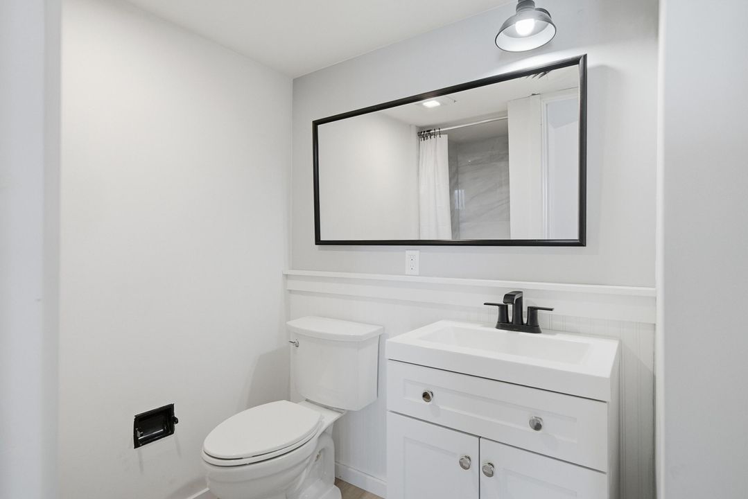 For Sale: $440,000 (1 beds, 2 baths, 1011 Square Feet)