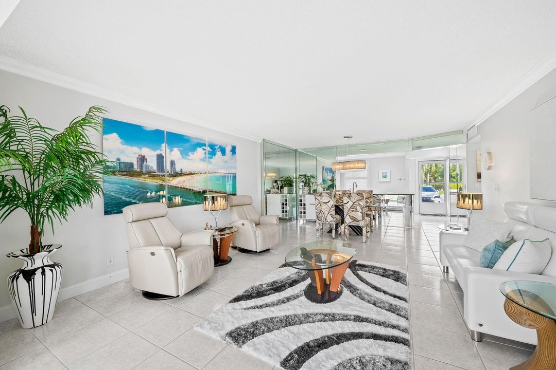 For Sale: $274,000 (2 beds, 2 baths, 1190 Square Feet)