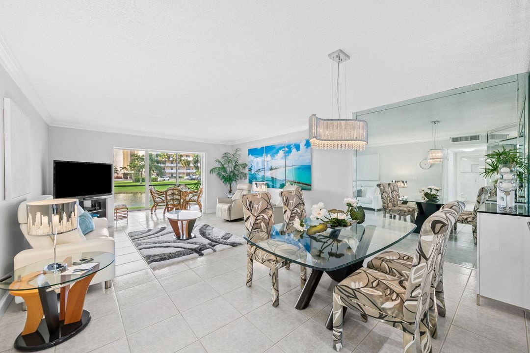 For Sale: $274,000 (2 beds, 2 baths, 1190 Square Feet)