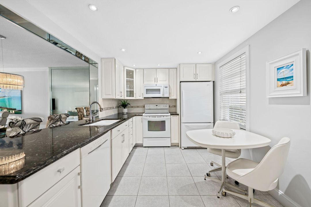 For Sale: $274,000 (2 beds, 2 baths, 1190 Square Feet)