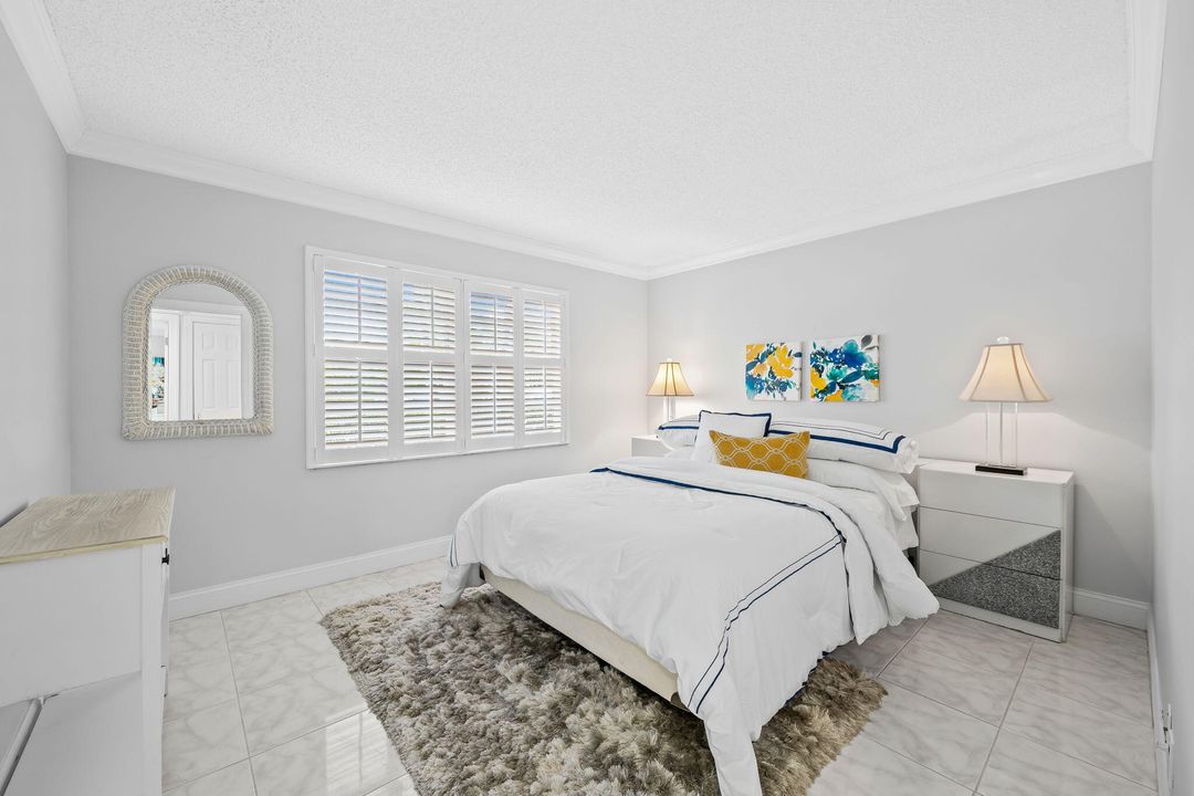 For Sale: $274,000 (2 beds, 2 baths, 1190 Square Feet)